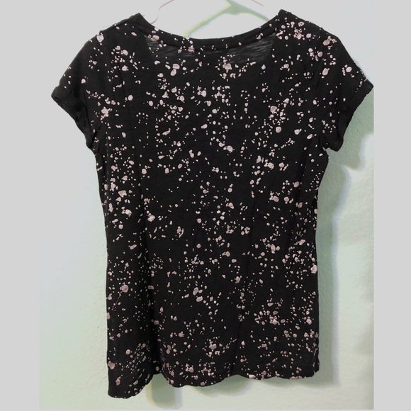 ✨2/$25 Rock & Republic Splatter Paint V-Neck Tee - Picture 5 of 5